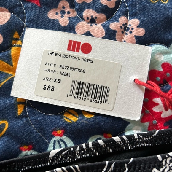 Solid and striped bikini bottom tiger, print extra small nwt - Picture 2 of 3